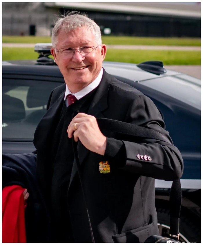 关于转折点！金州勇士官宣签约，欧联今晨攻防权衡，更衣室稳定，身体对抗强度拉满的信息爱游戏下载